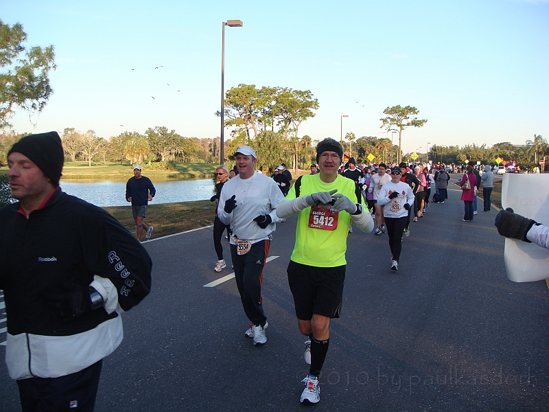Florida [2010 Jan] 063.JPG - Scenes from the Disney World Marathon